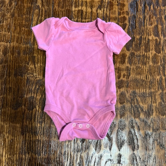 Cloud Island Set of 4 Onesies 0-3M - Picture 5 of 6